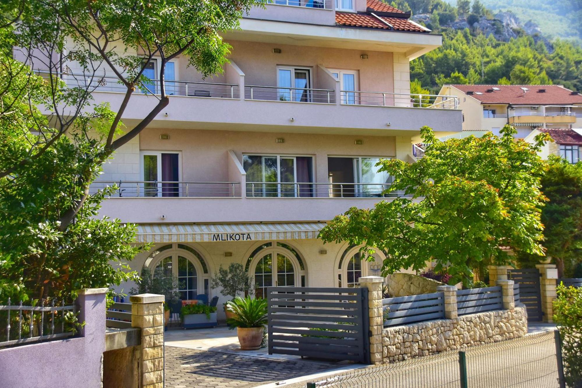 Pansion Mlikota Bed & Breakfast Promajna Exterior photo